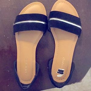 Size 7 Andiamo black and gold sandals